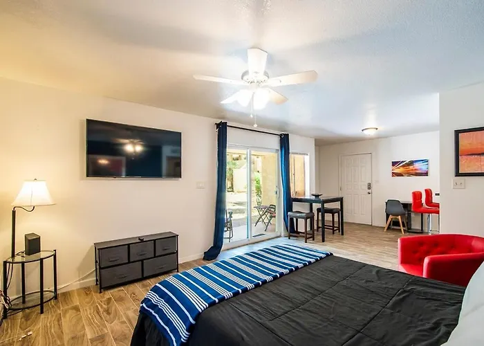 41a Modern Large W Heated Pool *