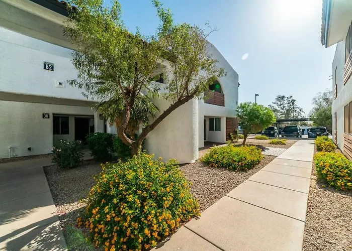 41a Modern Large W Heated Pool *