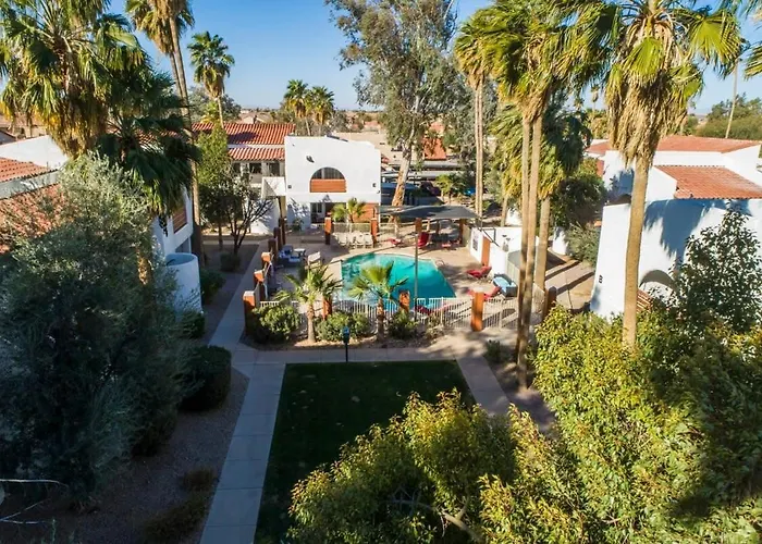 41a Modern Large W Heated Pool